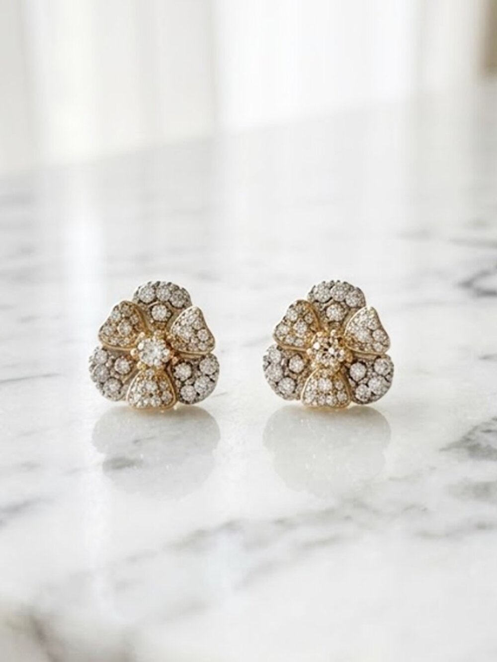 White Ladies Flower Stud Earring